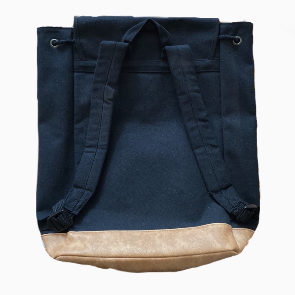 🍁NEW! Large backpack - Picture 2 of 3
